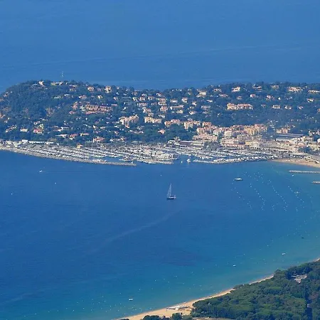 Magnifique T3 Climatisé Au Dernier étage Avec Bureau à - Fr-1-100-212